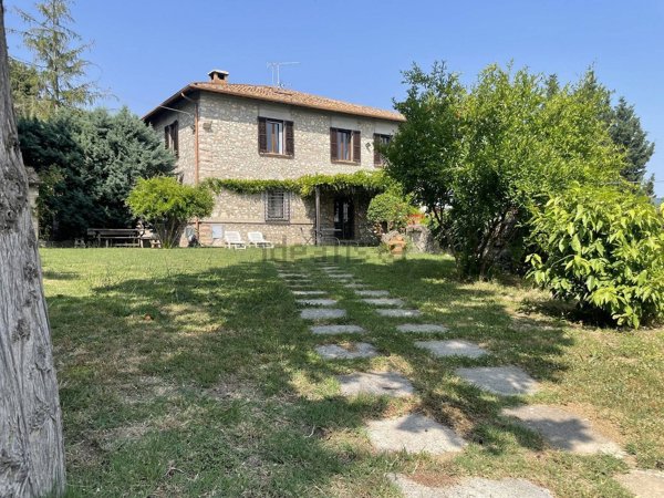 casale in vendita a Guardea