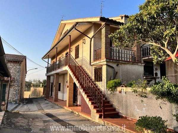casa indipendente in vendita a Guardea