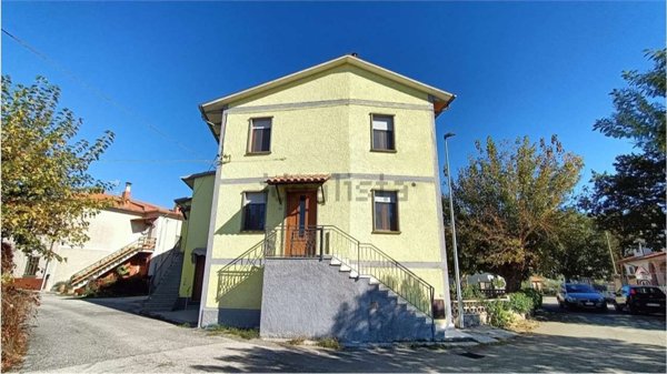 casa indipendente in vendita a Guardea