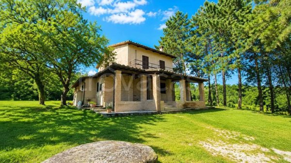 casa indipendente in vendita a Guardea in zona Frattuccia