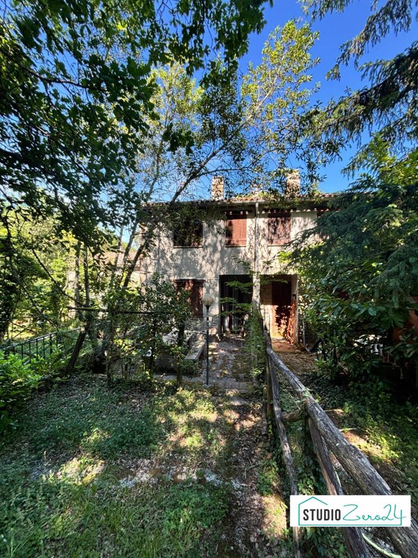 casa indipendente in vendita a Guardea in zona Frattuccia
