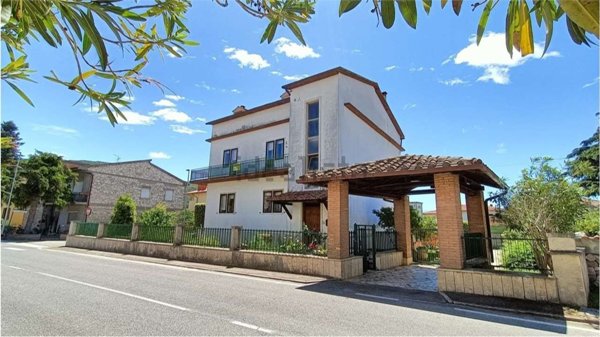 casa indipendente in vendita a Guardea