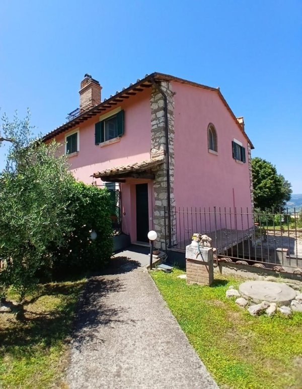 casa indipendente in vendita a Guardea in zona Poggio