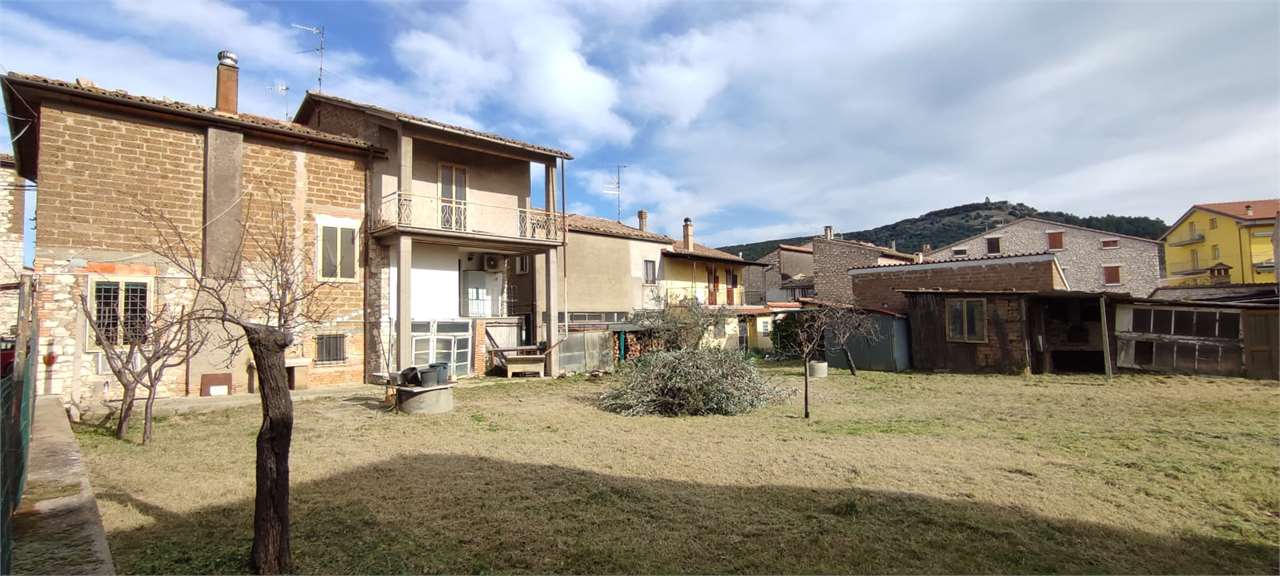 casa indipendente in vendita a Guardea