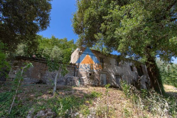 casa indipendente in vendita a Guardea in zona Cocciano