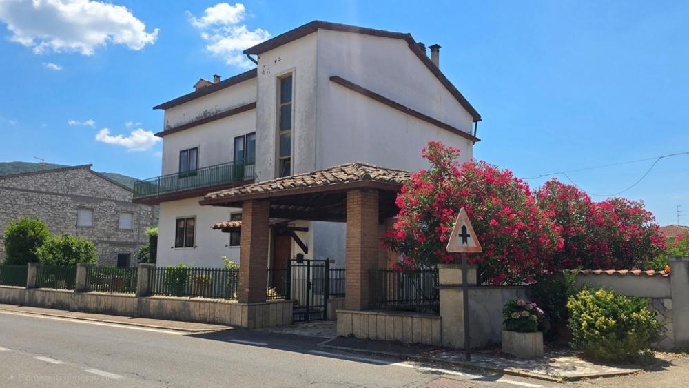 intera palazzina in vendita a Guardea