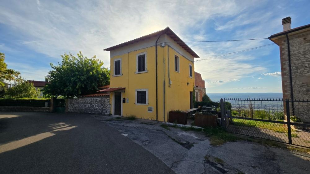 casa semindipendente in vendita a Guardea