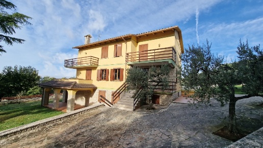 casa indipendente in vendita a Guardea