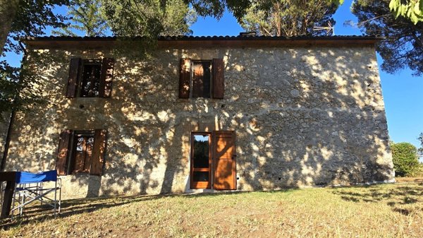 casa indipendente in vendita a Guardea in zona Frattuccia