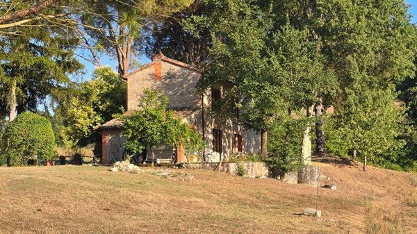 casa indipendente in vendita a Guardea in zona Frattuccia