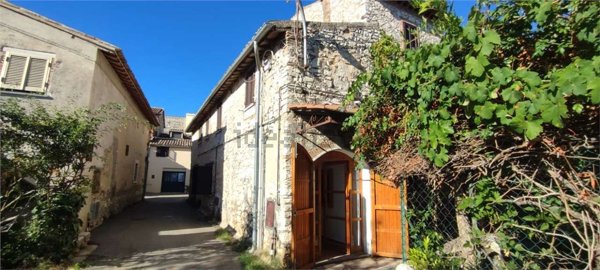 casa indipendente in vendita a Guardea
