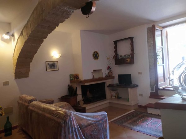 casa indipendente in vendita a Guardea