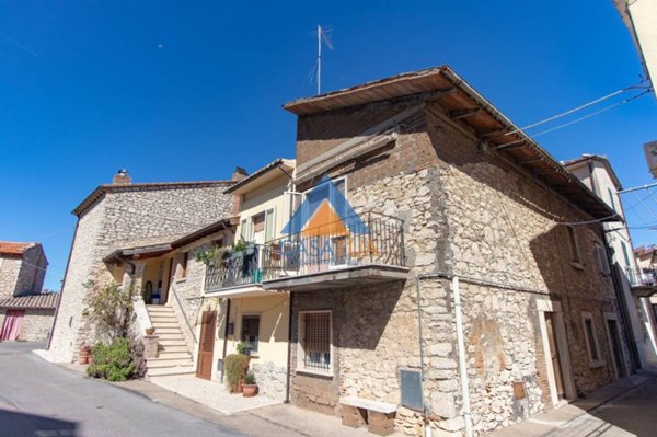 casa indipendente in vendita a Guardea