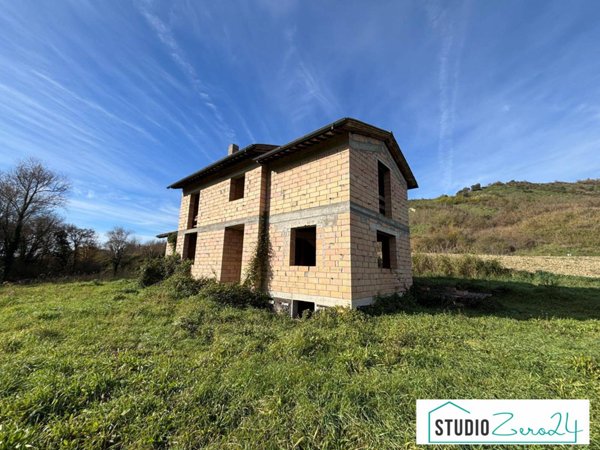 casa indipendente in vendita a Guardea