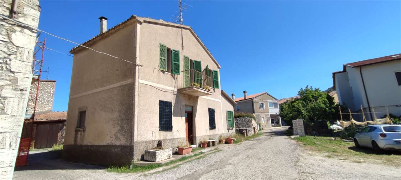 casa indipendente in vendita a Guardea