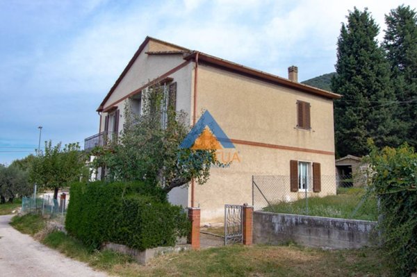 casa indipendente in vendita a Guardea in zona Cocciano