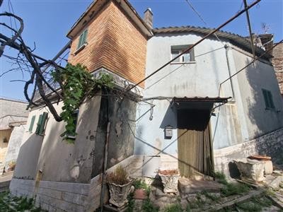 casa indipendente in vendita a Guardea