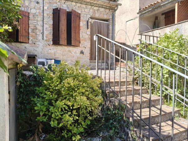 casa indipendente in vendita a Guardea