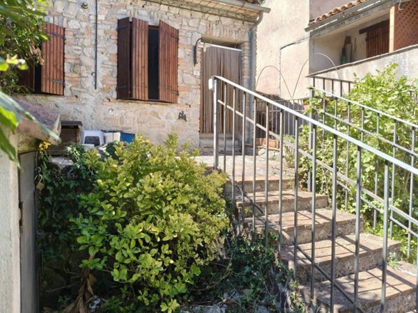 casa indipendente in vendita a Guardea
