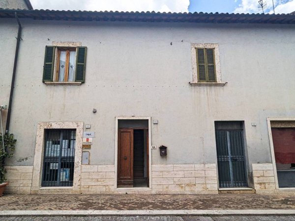 casa indipendente in vendita a Guardea