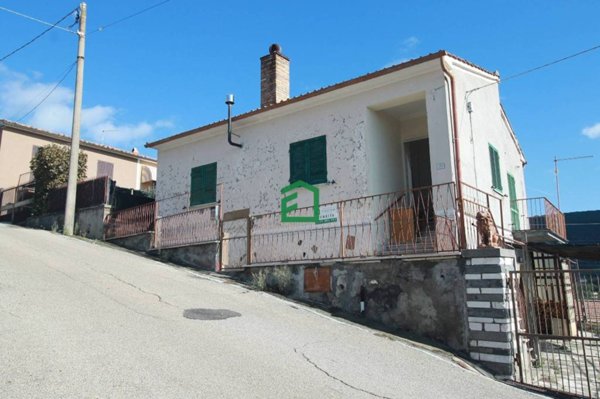 casa indipendente in vendita a Lugnano in Teverina