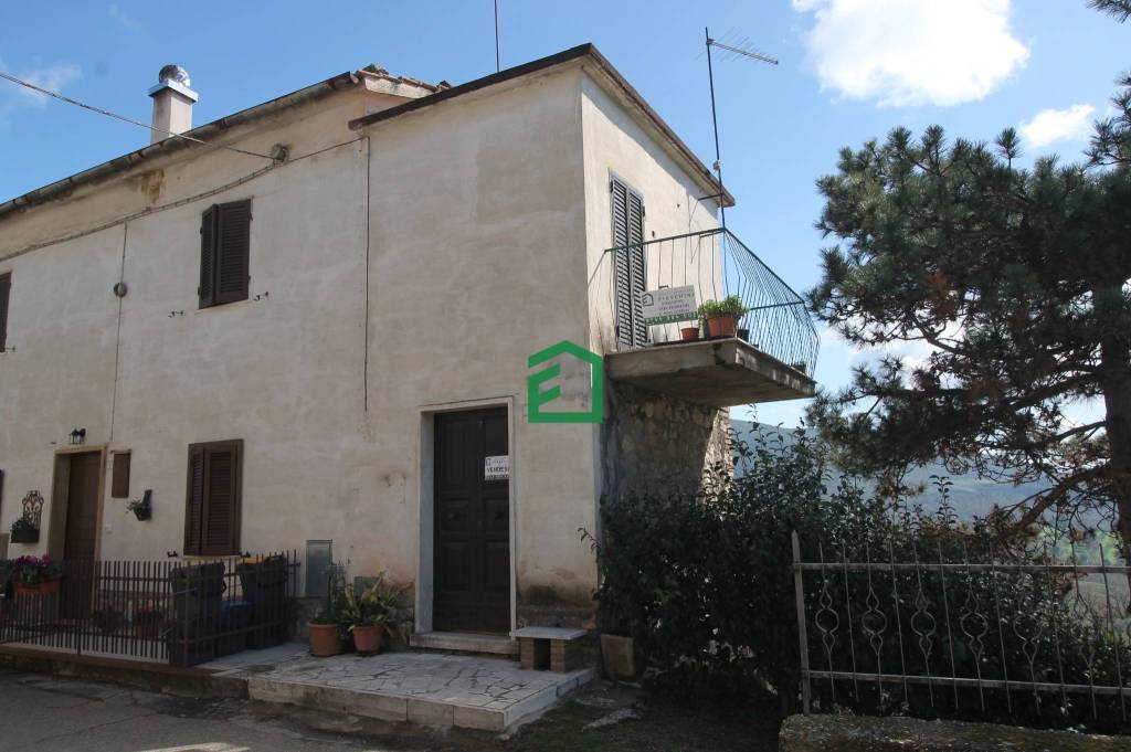 casa indipendente in vendita a Lugnano in Teverina
