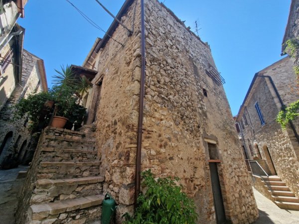 casa indipendente in vendita a Lugnano in Teverina