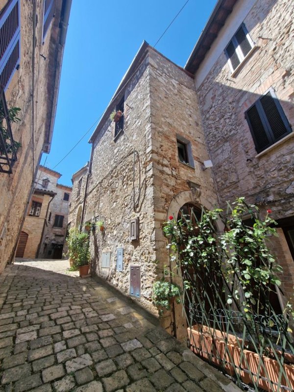 appartamento in vendita a Lugnano in Teverina