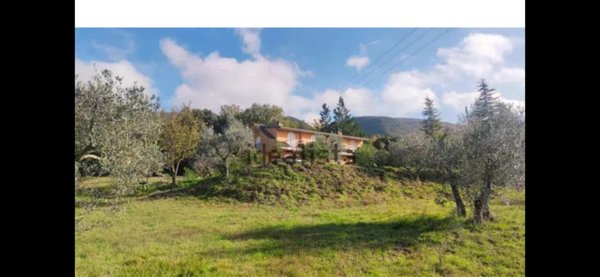 casa indipendente in vendita a Lugnano in Teverina