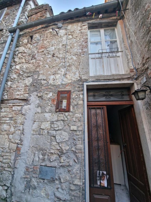 appartamento in vendita a Lugnano in Teverina