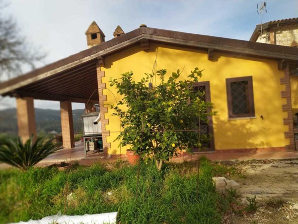casa indipendente in vendita a Lugnano in Teverina