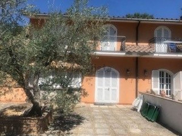 casa indipendente in vendita a Lugnano in Teverina