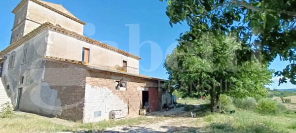 pentavano in vendita a Lugnano in Teverina