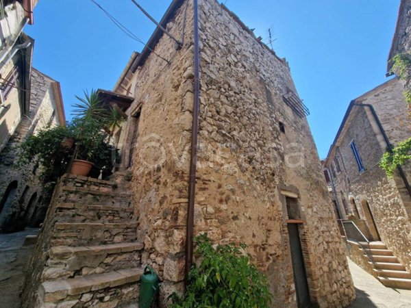 casa indipendente in vendita a Lugnano in Teverina