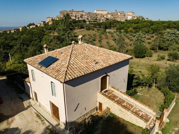 casa indipendente in vendita a Lugnano in Teverina