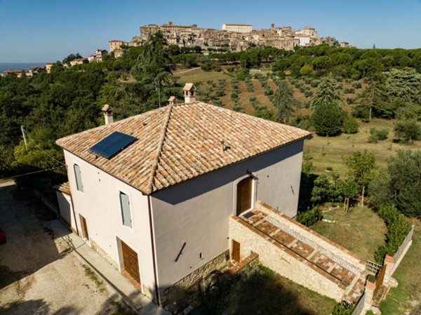 casa indipendente in vendita a Lugnano in Teverina