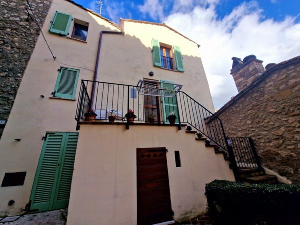 casa indipendente in vendita a Lugnano in Teverina