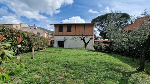 casa indipendente in vendita a Lugnano in Teverina