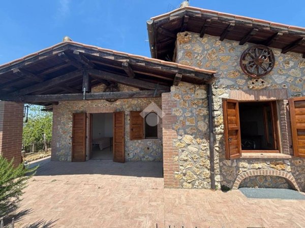 casa indipendente in vendita a Lugnano in Teverina
