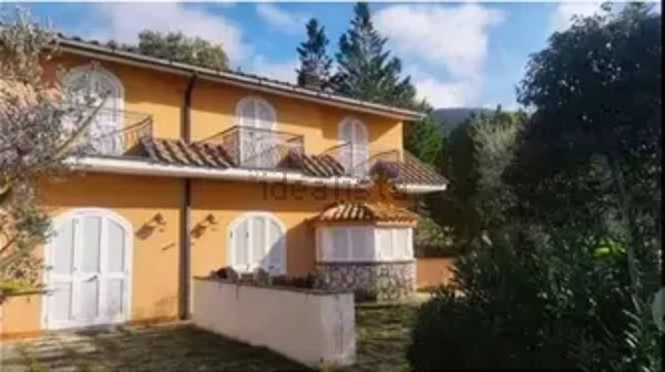 casa indipendente in vendita a Lugnano in Teverina