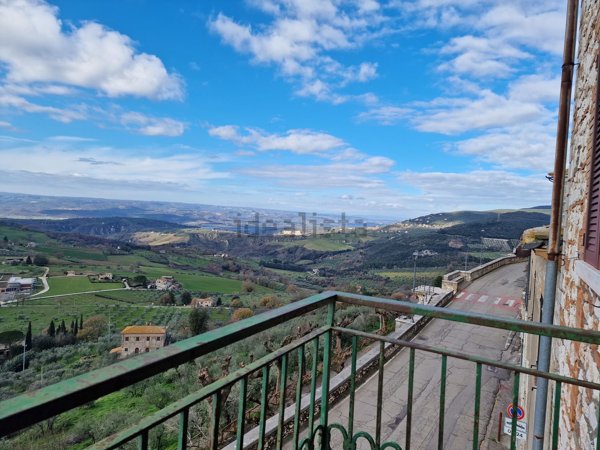 casa indipendente in vendita a Lugnano in Teverina