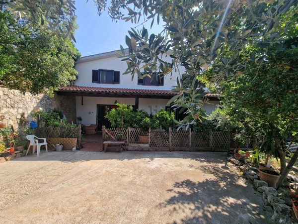 casale in vendita a Lugnano in Teverina