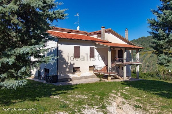 casa indipendente in vendita a Lugnano in Teverina