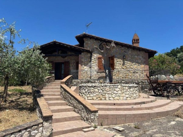casa indipendente in vendita a Lugnano in Teverina