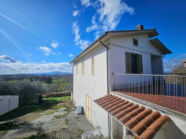 casa indipendente in vendita a Lugnano in Teverina