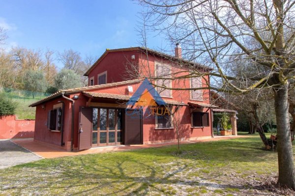 casa indipendente in vendita a Lugnano in Teverina