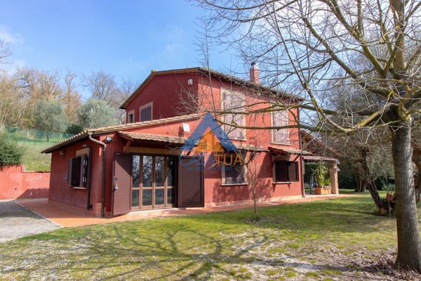 casa indipendente in vendita a Lugnano in Teverina