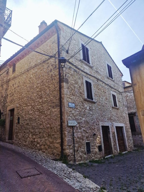 casa indipendente in vendita a Lugnano in Teverina
