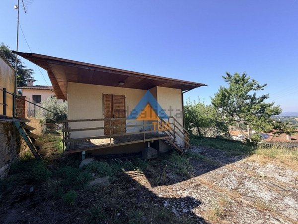casa indipendente in vendita a Lugnano in Teverina