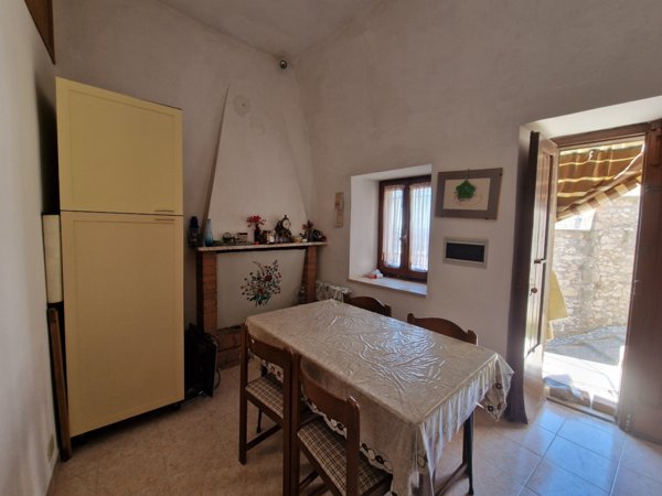 casa indipendente in vendita a Lugnano in Teverina